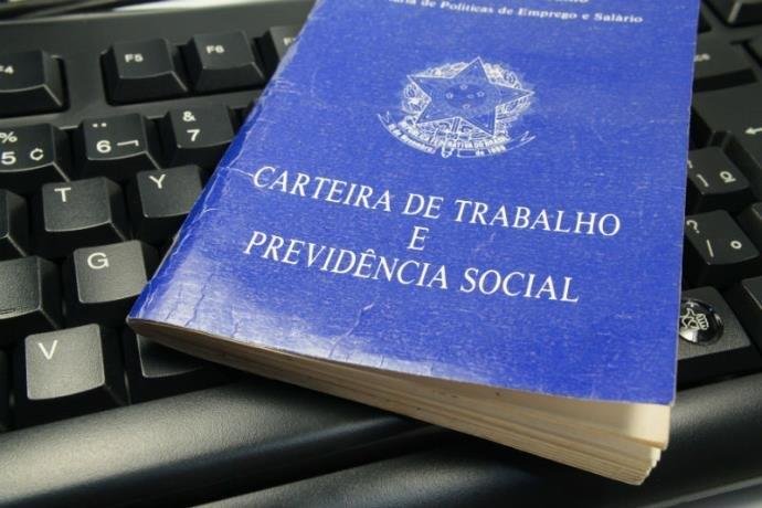 Ir para  <p>O Pa&iacute;s tinha 12,966 milh&otilde;es de pessoas em busca de emprego no segundo trimestre deste ano. Apesar do patamar elevado de desemprego, houve melhora em rela&ccedil;&atilde;o ao mesmo per&iacute;odo do ano...