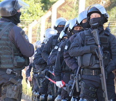 Ir para  <p><big>O Pres&iacute;dio Estadual de Erechim foi alvo de uma grande opera&ccedil;&atilde;o de revista na tarde desta ter&ccedil;a-feira (31). O trabalho mobilizou 27 servidores da Superintend&ecirc;ncia dos...
