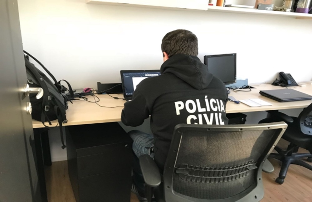 Ir para  <p>A Pol&iacute;cia Civil desencadeou, na manh&atilde; desta ter&ccedil;a-feira (14), uma opera&ccedil;&atilde;o para apurar fraudes em licita&ccedil;&otilde;es do Departamento Aut&ocirc;nomo de Estradas de...