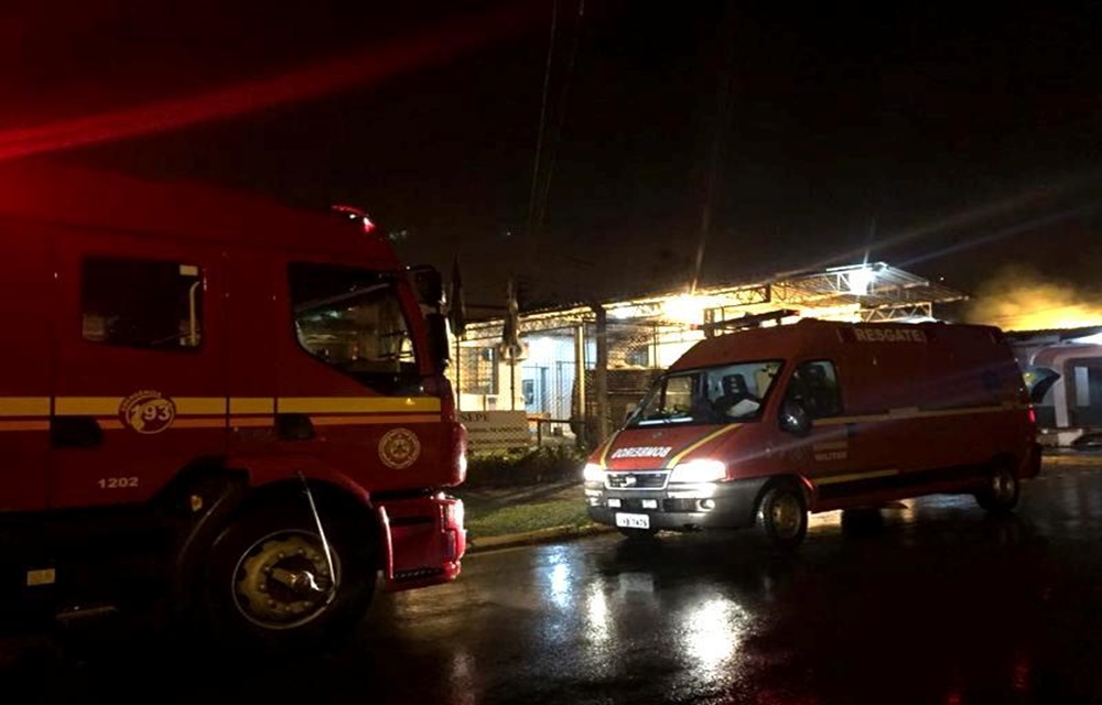 Ir para  <p>A Brigada Militar confirmou pouco antes de 8h desta manh&atilde; de segunda-feira(20), que um detento do Pres&iacute;dio Estadual de Erechim&nbsp; tentou fuga pelo telhado,&nbsp; aproveitando-se do momento de um...