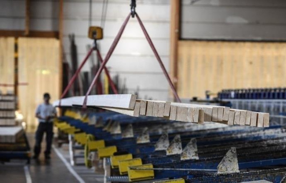 Ir para  <p>A produ&ccedil;&atilde;o industrial brasileira recuou 0,2% na passagem de junho para julho, segundo dados da Produ&ccedil;&atilde;o Industrial Mensal divulgados nesta ter&ccedil;a-feira, no Rio de Janeiro, pelo...