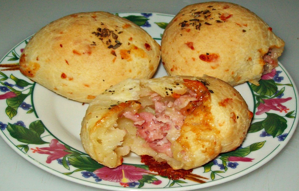 Ir para  <ul>
	<li>250 gramas de <a href="https://mdemulher.abril.com.br/receitas/busca/?ingrediente=polvilho-azedo">polvilho azedo</a>;</li>
	<li>250 gramas de <a...