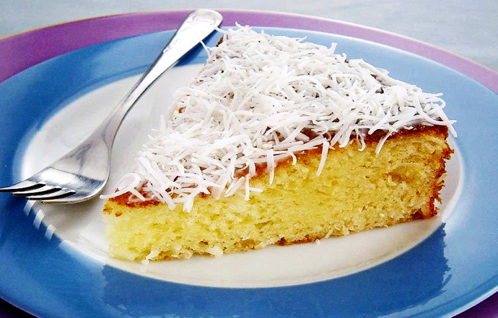 Ir para  <ul>
	<li>4 ovos;</li>
	<li>1 lata de leite condensado;</li>
	<li>100 g de coco ralado;</li>
	<li>1 colher (sopa) de fermento em p&oacute;;</li>
	<li>Misture todos os...