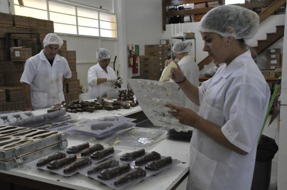 Ir para  <p>A Prefeitura e a Associa&ccedil;&atilde;o das Ind&uacute;strias de Chocolate de Gramado (Achoco) realizaram ontem o pr&eacute;-lan&ccedil;amento do Selo de Proced&ecirc;ncia do Chocolate Artesanal de Gramado. O...