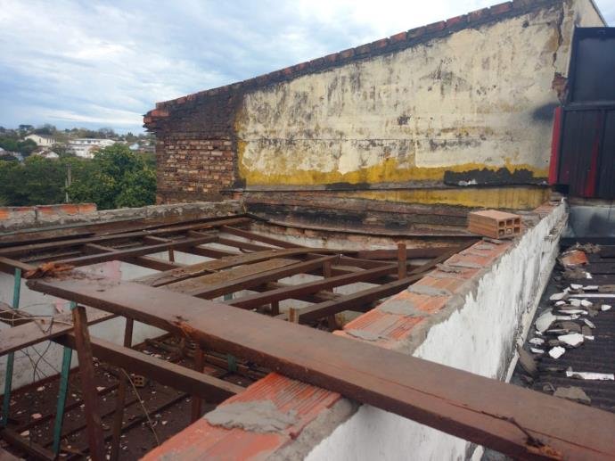 Ir para  <p>A chuva - em alguns casos com granizo - e o vento que atingiram o Rio Grande do Sul na madrugada deste domingo causaram estragos em pelo menos oito munic&iacute;pios, de acordo com boletim da Defesa Divil. Os&nbsp;<a...
