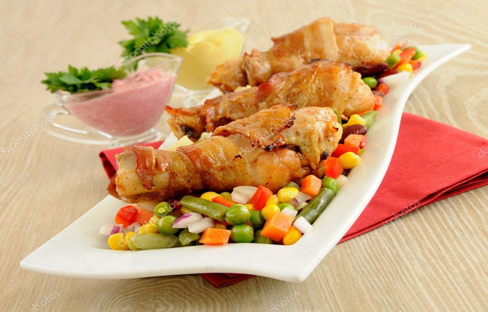 Ir para  <p>1 peito de frango em tiras pequenas;</p>

<p>1 cebola em cubos;</p>

<p>2 dentes de alho picados;</p>

<p>1 cenoura em tirinhas;</p>

<p>1 berinjela pequena em...