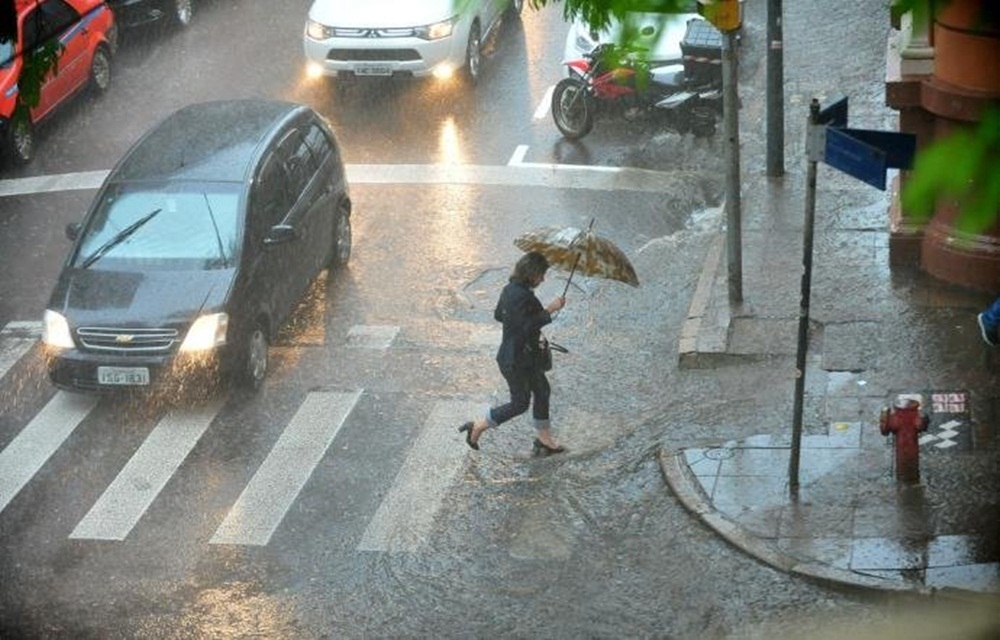 Ir para  <p>O Rio Grande do Sul recebe mais chuva nesta ter&ccedil;a-feira. Segundo a MetSul Meteorologia, apenas a Metade Oeste e Metade Sul ter&atilde;o tempo seco com sol e nuvens, apesar de per&iacute;odos de maior nebulosidade. No...
