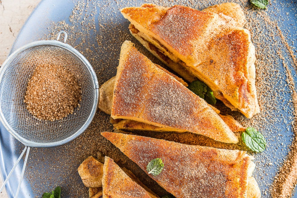 Ir para  <ul>
	<li>&nbsp;2 colheres (sopa) cheias de manteiga;</li>
	<li>&bull;&nbsp;6 bananas-prata maduras cortadas ao meio no sentido do comprimento;</li>
	<li>&bull;&nbsp;4 fatias de queijo...