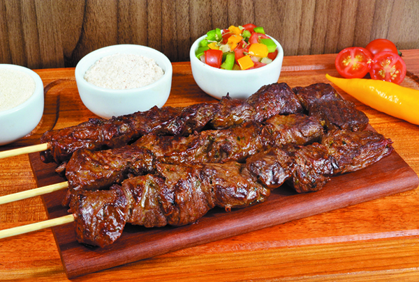 Ir para  <p>1&nbsp;quilo de carne cortada em cubos;</p>

<p>200&nbsp;grama(s)&nbsp;cebolinha;</p>

<p>300&nbsp;grama(s)&nbsp;piment&atilde;o vermelho e...