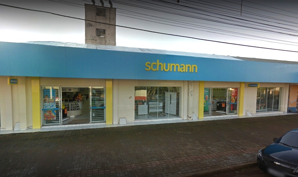 Ir para  <p><big>A loja Schumann, do bairro Tr&ecirc;s Vendas, em Erechim, sofreu preju&iacute;zo que ultrapassa R$ 40 mil, ap&oacute;s ser alvo de ladr&otilde;es, neste final de semana. Os criminosos arrombaram o local e...