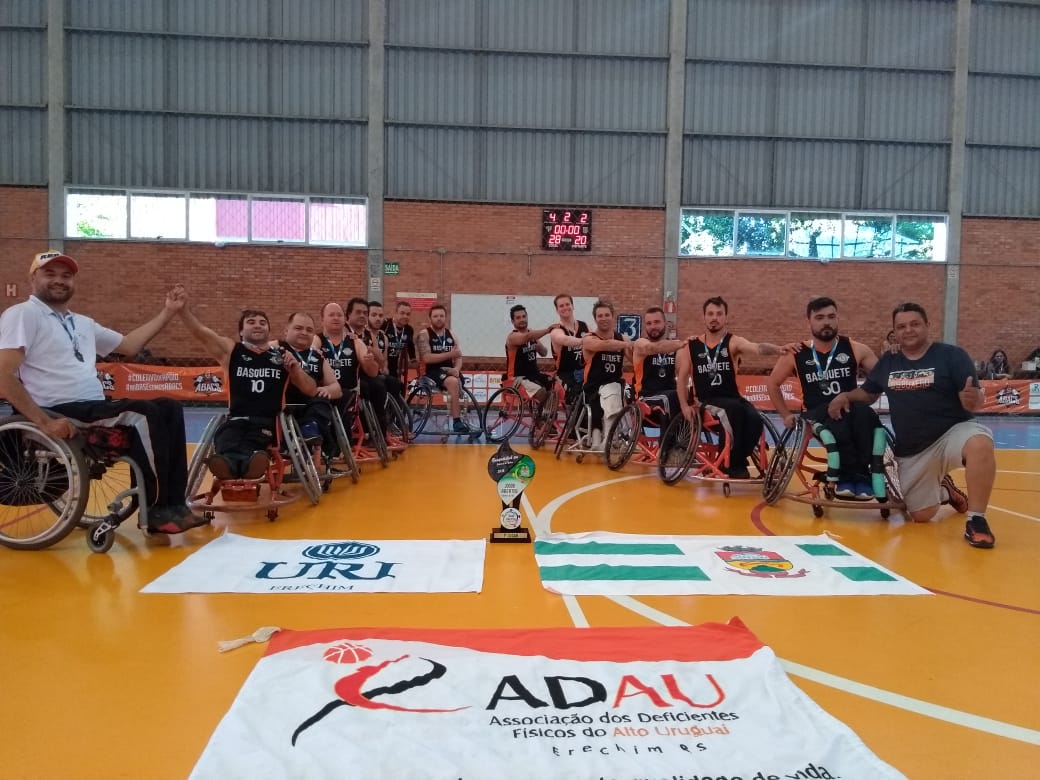 Ir para  <p><big>A equipe da ADAU/URI Erechim conquistou no s&aacute;bado, 20, o t&iacute;tulo de campe&atilde; dos Jogos Abertos de Caxias do Sul, na Universidade de Caxias do Sul (UCS), v&aacute;lida pela 5&ordf; etapa do...