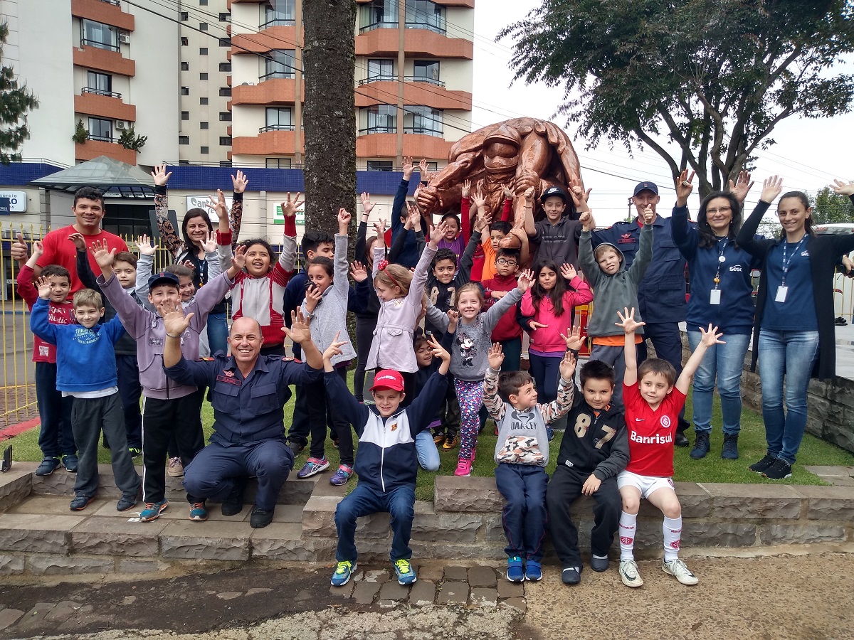 Ir para  <p><big>&nbsp; &nbsp; &nbsp; &nbsp; &nbsp; Com o objetivo de mostrar &agrave;s crian&ccedil;as o importante trabalho dos Bombeiros, os participantes do&nbsp;<strong>Projeto Habilidades de...