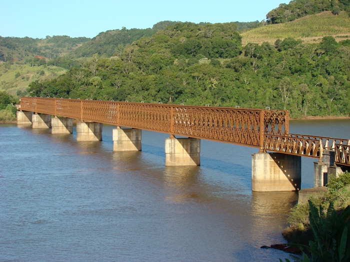 Ir para  <p>O tr&acirc;nsito de ve&iacute;culos na ponte rodoferrovi&aacute;ria de Marcelino Ramos ser&aacute; liberado nos finais de semana. A prefeitura de Marcelino Ramos e&nbsp;a Associa&ccedil;&atilde;o Comercial,...