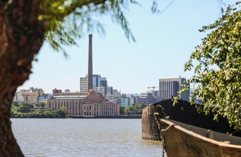Ir para  <p>O Rio Grande do Sul ter&aacute; uma ter&ccedil;a-feira de calor. Segundo a MetSul Meteorologia, o sol aparece com nuvens e a cobertura de nebulosidade aumenta da tarde para a noite em diversas...