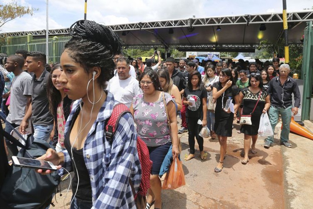 Ir para  <p><big>No primeiro&nbsp;domingo&nbsp;do Exame Nacional de Ensino M&eacute;dio (Enem), foram aplicadas as provas de linguagem, ci&ecirc;ncias humanas e reda&ccedil;&atilde;o. Alguns temas abordados foram a...