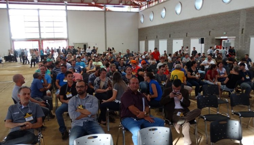 Ir para  <p><big>O Sindicato dos Metal&uacute;rgicos e trabalhadores que foram demitidos da empresa Comil v&atilde;o fazer manifesta&ccedil;&atilde;o na frente do banco Bradesco, em Erechim, nesta ter&ccedil;a-feira (20), a...