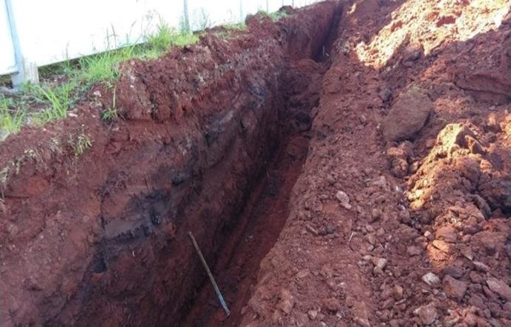 Ir para  <p>O imigrante senegal&ecirc;s Chic Sisse, 22 anos, morreu soterrado na manh&atilde; desta ter&ccedil;a-feira, por volta das 9h15min, em uma obra nas margens da BR 285, km 302, em Passo Fundo, no Norte do Rio Grande do Sul. O...