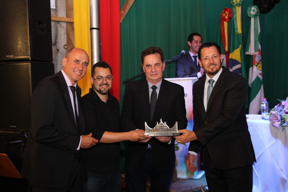 Ir para  <p><big>A Universidade Federal da Fronteira Sul (UFFS) recebeu, no dia 13 de novembro, a Comenda Boa Vista do Erechim &ndash; Centen&aacute;rio. A honraria foi concedida pela C&acirc;mara de Vereadores de Erechim a 20...