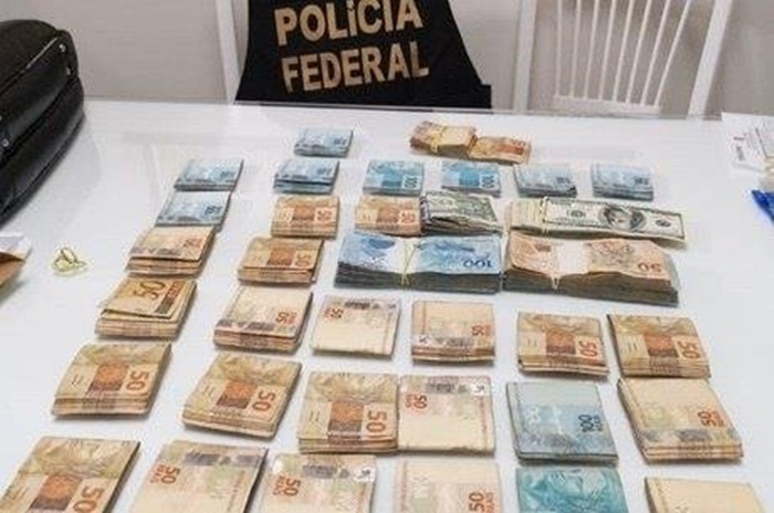 Ir para  <p>A Pol&iacute;cia Federal (PF) iniciou, na manh&atilde; desta segunda-feira, a opera&ccedil;&atilde;o Barbour, para desarticular organiza&ccedil;&atilde;o criminosa que realizava fraudes contra a...