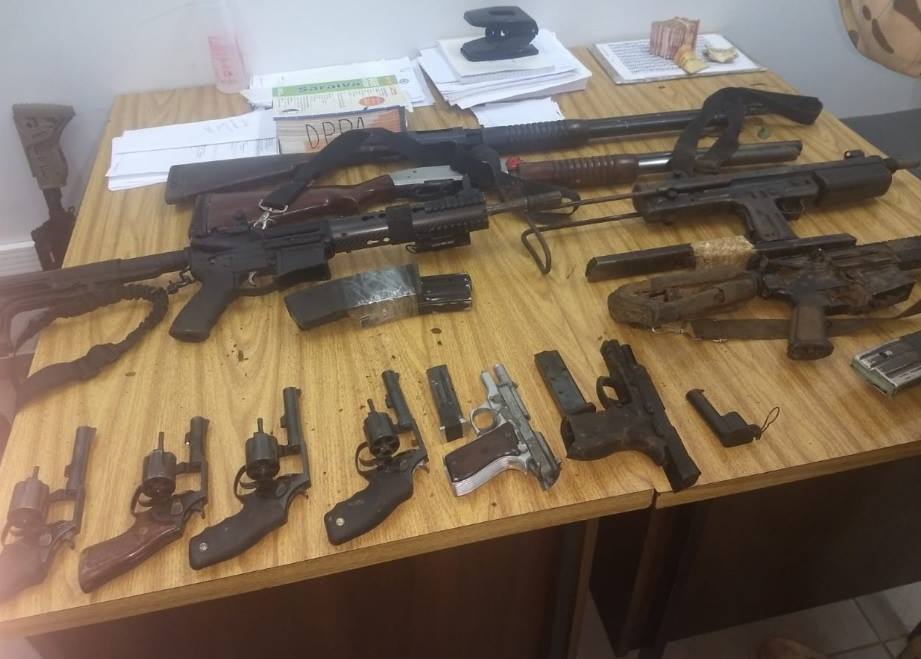 Ir para  <p>A Brigada Militar apreendeu mais de R$ 115 mil reais que estavam em posse dos respons&aacute;veis pelos a<strong><a...