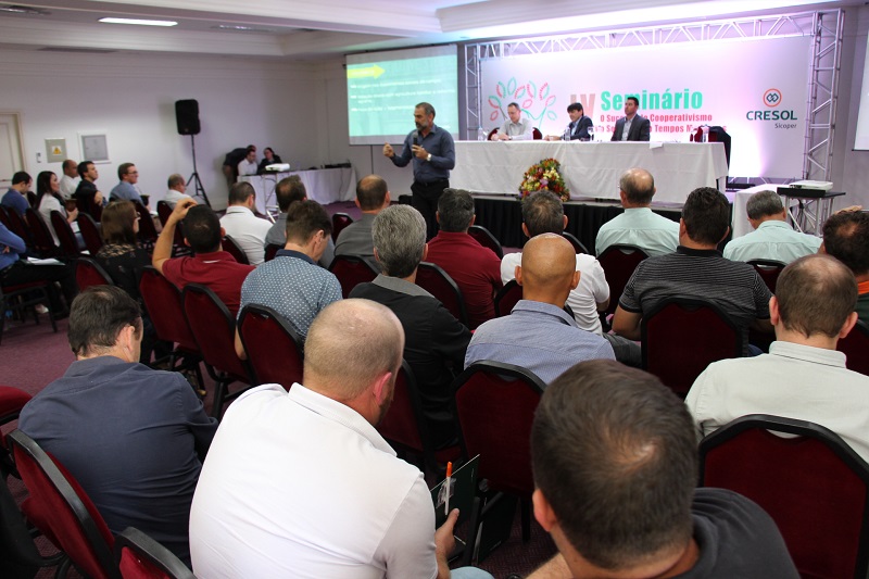 Ir para  <p><big>Nesta quinta-feira, dia 6, a Cresol Sicoper encerrou as atividades do 4&ordm; Semin&aacute;rio O Sucesso do Cooperativismo de Cr&eacute;dito Solid&aacute;rio. Foram tr&ecirc;s dias de...