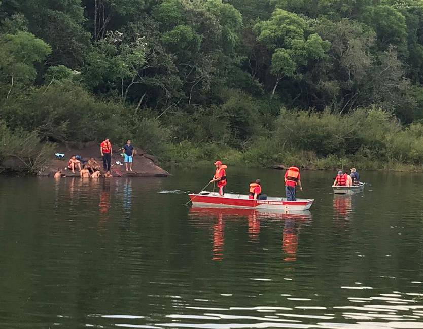 Ir para  <p>O Corpo de Bombeiros de Nonoai localizou no in&iacute;cio da tarde desta segunda-feira (10) o corpo do adolescente Vladimir C&eacute;sar Collet, 16 anos, que desapareceu no domingo (9), quando passava o dia em uma cascata, no Rio...