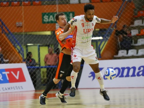 Ir para  <p><big>O Atl&acirc;ntico vai precisar se superar em Carlos Barbosa para ficar com o t&iacute;tulo da Liga Ga&uacute;cha de Futsal. Na primeira partida da final, disputada na noite de sexta-feira, 14, em Erechim,...