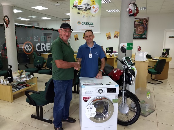 Ir para  <p><big>Na manh&atilde; da &uacute;ltima sexta feira, 14 de dezembro, as Cooperativas Singulares e os Postos de Atendimento do Sistema Cresol Sicoper realizaram,&nbsp;simultaneamente,&nbsp;o&nbsp;terceirosorteio da...
