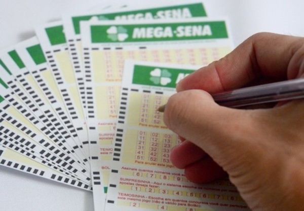 Ir para  <p>No &uacute;ltimo concurso deste ano, antes da Mega da Virada, a Mega-Sena sorteia nesta quinta-feira (20) o pr&ecirc;mio de R$ 50 milh&otilde;es. O concurso 2.109 ser&aacute; realizado a partir das 20h (hor&aacute;rio...