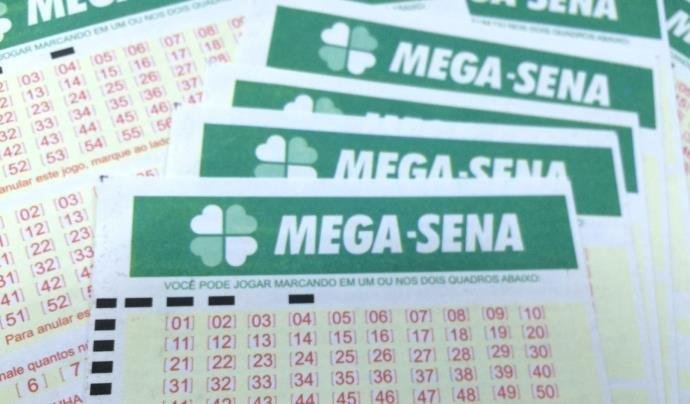Ir para  <p>Ningu&eacute;m acertou as seis dezenas do concurso 2112 da Mega-Sena, neste s&aacute;bado. O sorteio ocorreu em Caibi, Santa Catarina. O pr&ecirc;mio acumulado para o pr&oacute;ximo concurso &eacute; de R$ 8...