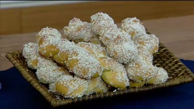Ir para  <p>230 gramas de a&ccedil;&uacute;car;<br />
10 g de fermento biol&oacute;gico seco,<br />
200ml de &aacute;gua;<br />
250 gramas de coco ralado,<br />
80 gramas de margarina,<br />
2...