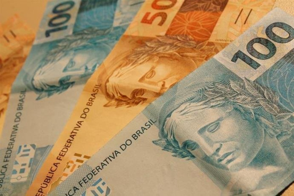 Ir para  <p>A infla&ccedil;&atilde;o, calculada pelo &Iacute;ndice Nacional de Pre&ccedil;os ao Consumidor Amplo (IPCA), neste ano deve ficar em 4,02%. Essa &eacute; a previs&atilde;o de institui&ccedil;&otilde;es...