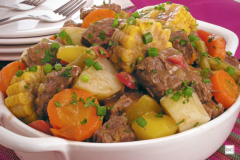 Ir para  <p>3 colheres (sopa) de &oacute;leo;<br />
1kg de ac&eacute;m em cubos;<br />
1 cebola picada;<br />
2 dentes de alho picados;<br />
5 colheres (sopa) de extrato de tomate;<br />
1kg de mandioca...