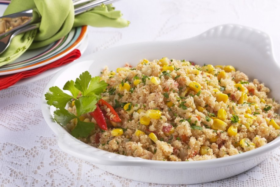 Ir para  <p>5 colheres de ch&aacute; de margarina;</p>

<p>200 gramas de carne mo&iacute;da;</p>

<p>2 cenouras limpas e raladas;</p>

<p>2 dentes de alho amassados;</p>

<p>1 cebola...