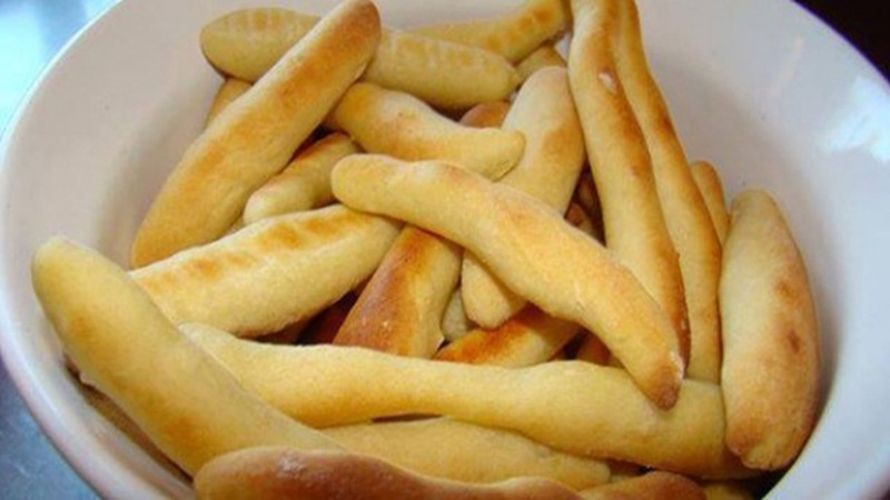 Ir para  <p>250 g d batata cozidas e amassadas;<br />
1 colher (sopa) de nata fresca;<br />
1 colher (ch&aacute;) de sal;<br />
1 colher (sopa) de queijo parmes&atilde;o ralado;<br />
1 colher (caf&eacute;) de...