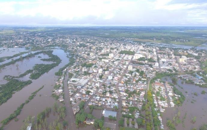 Ir para  <p>O Minist&eacute;rio do Desenvolvimento Regional (MDR) anunciou nesta quarta-feira o repasse de R$ 4,5 milh&otilde;es para os munic&iacute;pios afetados pelas fortes chuvas no Rio Grande do Sul. No total, 18...