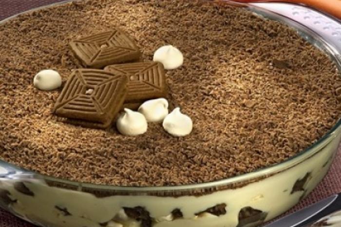 Ir para  <p><strong>Merengue de chocolate</strong></p>

<p>1 embalagem de Tortinhas de Chocolate</p>

<p>2 colheres (sopa) de licor de chocolate</p>

<p>1 lata de creme de...