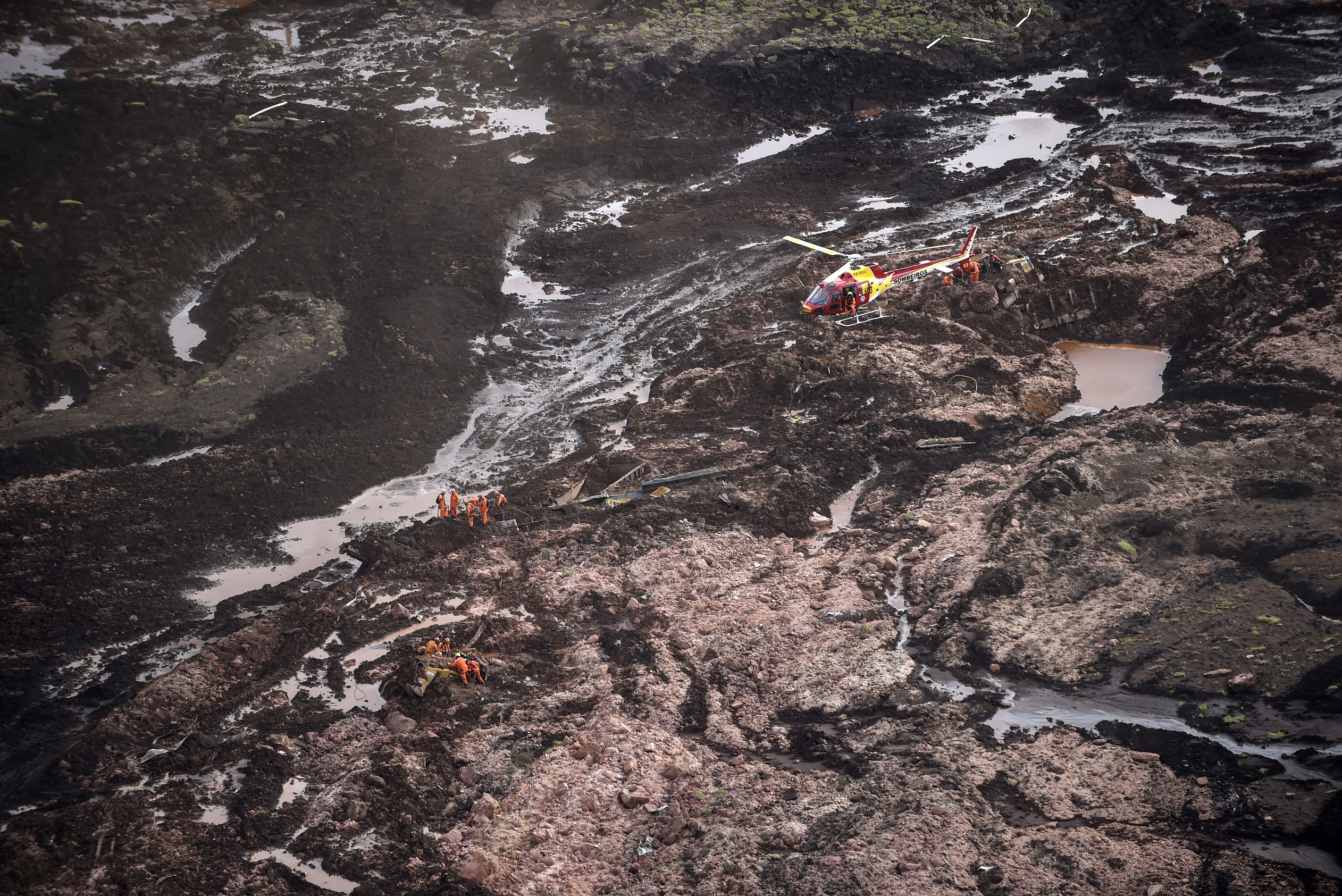 Ir para  <p><big>O Corpo de Bombeiros de Minas Gerais retomou neste s&aacute;bado (26) as buscas por sobreviventes da trag&eacute;dia causada pelo rompimento de uma barragem da mineradora Vale em Brumadinho, na regi&atilde;o...