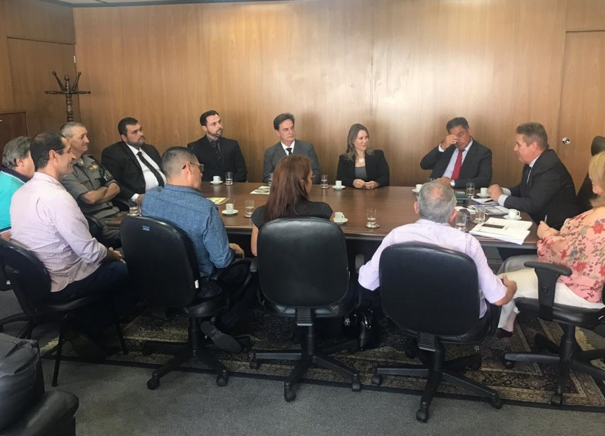 Ir para  <p><big>A situa&ccedil;&atilde;o do pres&iacute;dio Estadual de Erechim foi tema da reuni&atilde;o entre o prefeito Luiz Francisco Schmidt &ndash; que cumpre agenda na capital do Estado -, uma comitiva de...