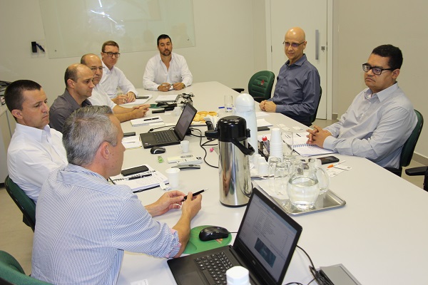 Ir para  <p><big>Na manh&atilde; desta segunda-feira, 04 de fevereiro, a Diretoria Executiva e coordenadores da Central Cresol Sicoper, receberam Harold Esp&iacute;nola Filho e Rodrigo Monteiro, Chefe de Departamento e Chefe Adjunto de...