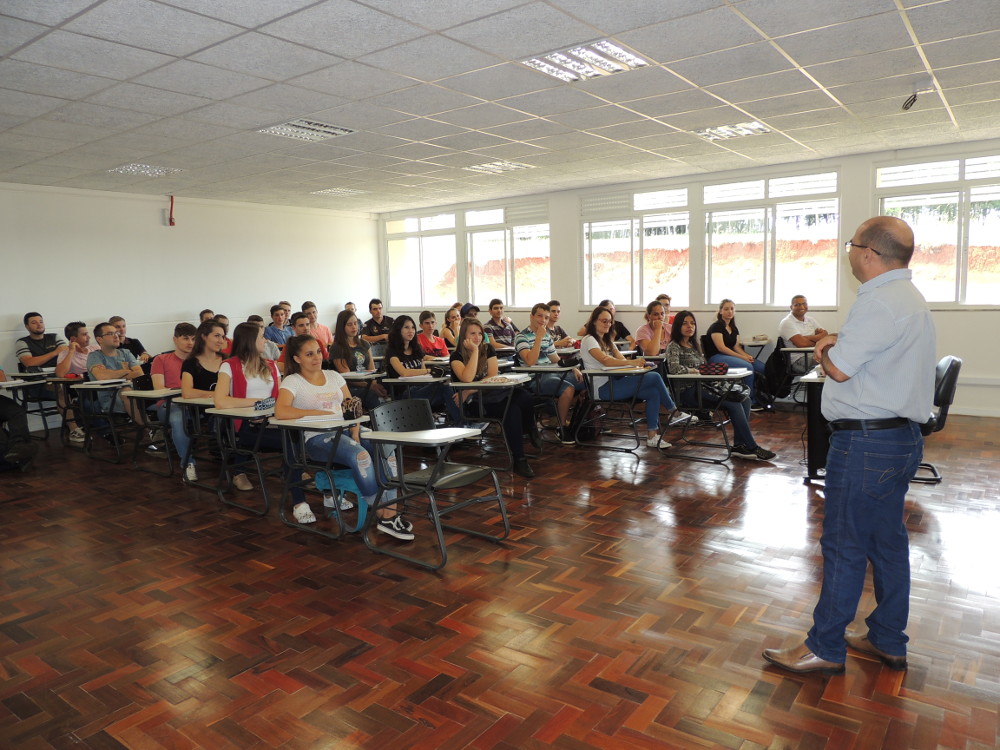 Ir para  <p><big>A Universidade Federal da Fronteira Sul (UFFS) abriu processo seletivo para a contrata&ccedil;&atilde;o de dois professores substitutos no Campus Erechim. O Edital N&ordm; 71/GR/UFFS/2019 disponibiliza uma vaga...