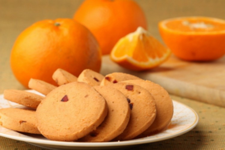 Ir para  <p>1/2 x&iacute;cara (ch&aacute;) de suco de laranja;<br />
&nbsp;Raspas da casca de 1 laranja;<br />
2 x&iacute;caras (ch&aacute;) de amido de milho;<br />
1 x&iacute;cara (ch&aacute;) de...