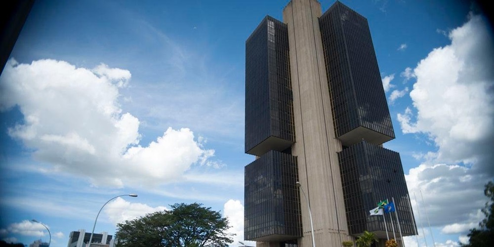 Ir para  <p>Pela s&eacute;tima vez seguida, o Banco Central (BC) n&atilde;o alterou os juros b&aacute;sicos da economia. Por unanimidade, o Comit&ecirc; de Pol&iacute;tica Monet&aacute;ria (Copom) manteve a taxa Selic em 6,5%...