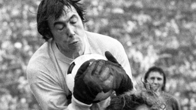 Ir para  <p>O goleiro Gordon Banks, campe&atilde;o do mundo com a Inglaterra em 1966, morreu aos 81 anos, anunciou nesta ter&ccedil;a-feira o Stoke City, um dos clubes que ele defendeu em sua carreira. O jogador tamb&eacute;m entrou para...