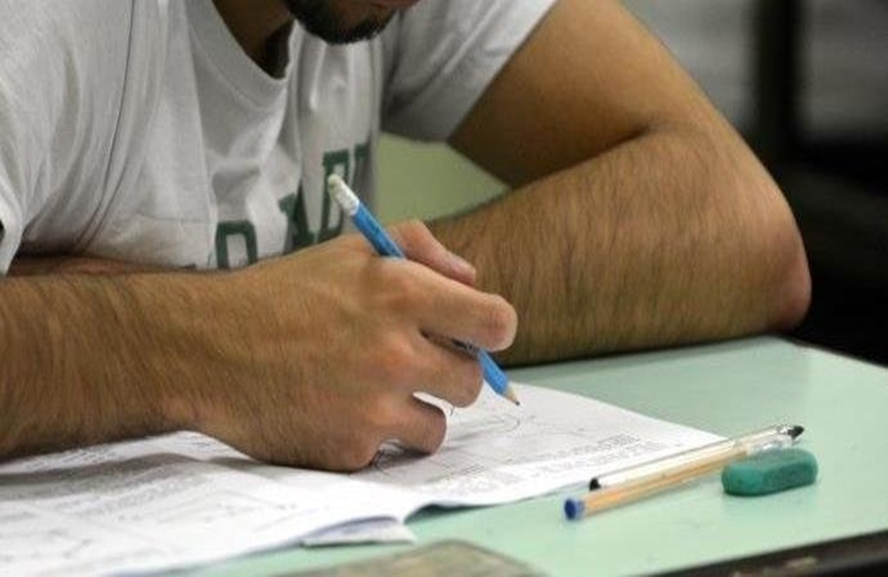 Ir para  <p>O Fundo de Financiamento Estudantil (Fies) vai ofertar 100 mil vagas na modalidade juro zero e 450 mil na modalidade P-Fies. Os n&uacute;meros foram divulgados na manh&atilde; desta quinta-feira pelo Minist&eacute;rio da...