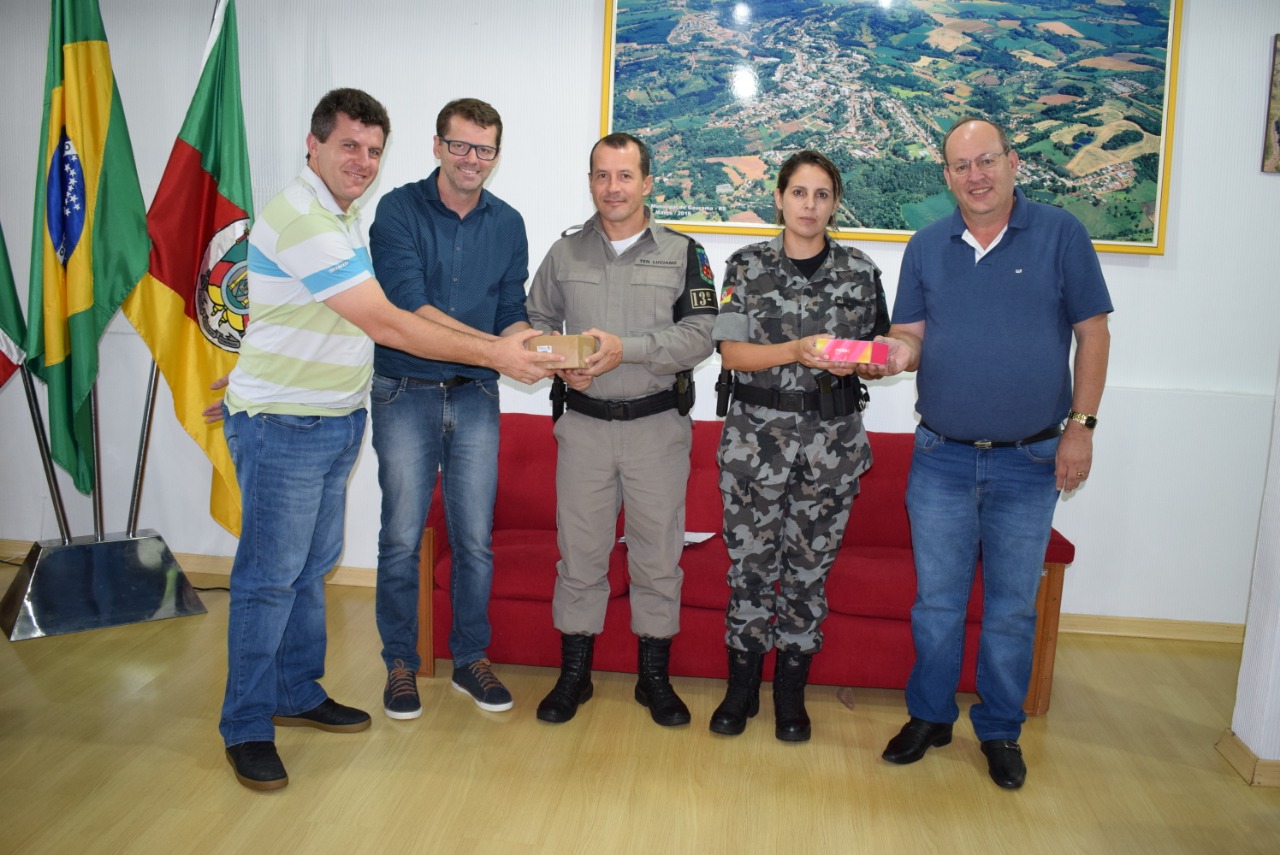Ir para  <p><big>O Governo Municipal de Gaurama est&aacute; cada vez mais comprometido com esse tema e visando a preven&ccedil;&atilde;o &agrave; viol&ecirc;ncia, o prefeito do munic&iacute;pio Leandro M&aacute;rcio...