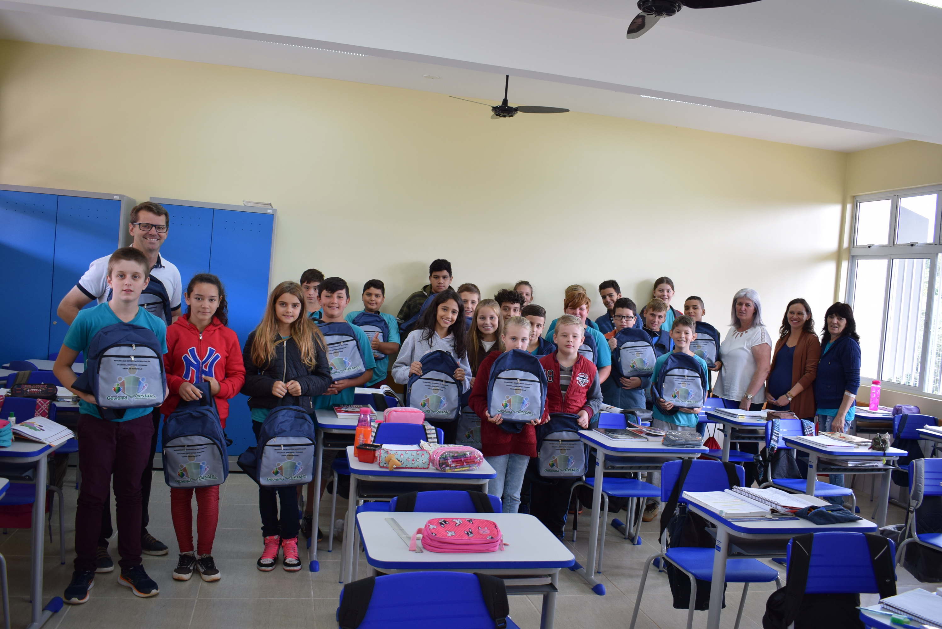 Ir para  <p><big>Na manh&atilde; da &uacute;ltima segunda (11) de mar&ccedil;o, o Governo Municipal de Gaurama, atrav&eacute;s da Secretaria Municipal de Educa&ccedil;&atilde;o entregou para todos os alunos da rede...