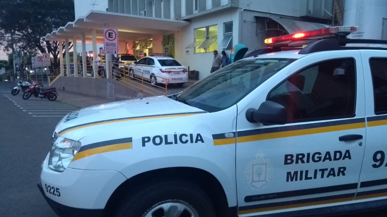 Ir para  <p><big>Um homem deu entrada no in&iacute;cio da tarde deste s&aacute;bado (16) no plant&atilde;o do Hospital Santa Terezinha, em Erechim.</big></p>

<p><big>A v&iacute;tima, que...