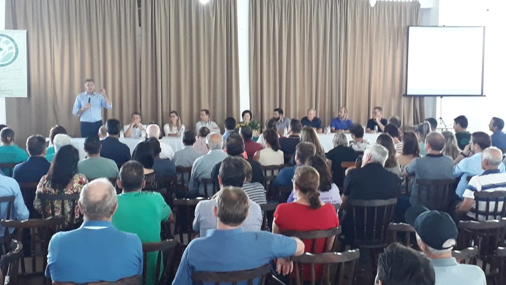 Ir para  <p><big>Representando a Frente Parlamentar da Agricultura Familiar, o deputado Heitor Schuch (PSB/RS) participou na manh&atilde; desta ter&ccedil;a-feira (19) do lan&ccedil;amento do 9&deg; Grito de Alerta, no Clube...