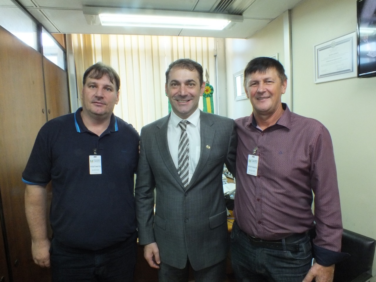 Ir para  <p><big>O deputado Paparico Bacchi recebeu a visita do presidente da Associa&ccedil;&atilde;o dos Munic&iacute;pios do Alto Uruguai e prefeito de Marcelino Ramos, Juliano Zuanazzi. O prefeito de Faxinalzinho, Selso Pelin -...